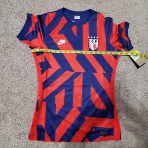 NIKE US WOMEN'S NATIONAL TEAM SOCCER JERSEY SLIM FIT SIZE SMALL